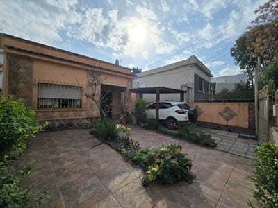 VENTA | Dos casas en un padrón, entrada vehicular y fondo exclusivo