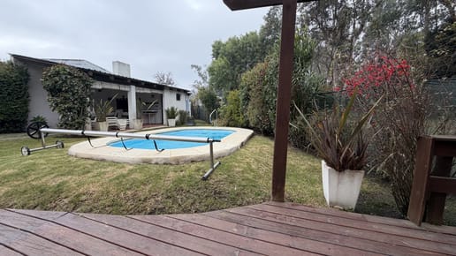 Casa de Alquiler Temporal o Venta con Jardín y Piscina en Ubicación Premium: ¡Lo Mejor de la Ciudad a Tu Alcance!