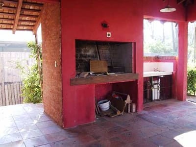 Residencia Exclusiva en Alquiler: Amplia, Luminosa y Estratégicamente Ubicada