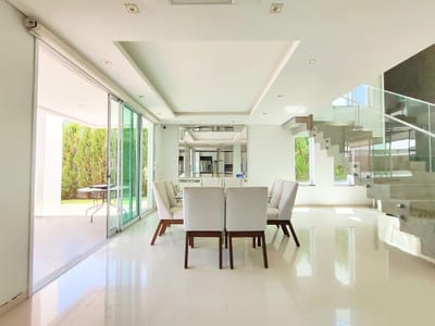 VENTA! LUJOSA RESIDENCIA EN BARRIO CERRADO -LAMBARÉ-ZONA YACHT & GOLF CLUB
