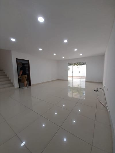 ALQUILO AMPLIO DUPLEX EN LUQUE ZONA CONMEBOL