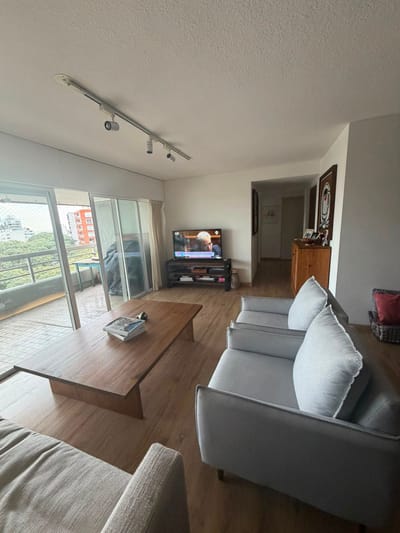 Comodo Y Amplio Apartamento!! Edificio De Categoría, Vista Despejada, 3 Dormitorios, Terraza ! Garage Para 1 Auto