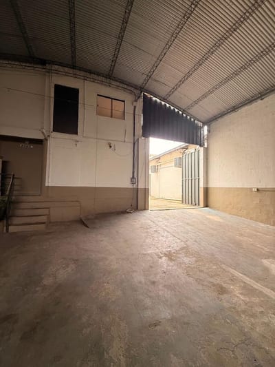 ALQUILO AMPLIO TINGLADO DE 462 m2 EN SANTA LIBRADA ASUNCIÓN