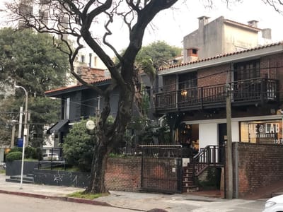 Gran oportunidad de Alquiler de espectacular Casa en Puerto del Buceo con Cochera