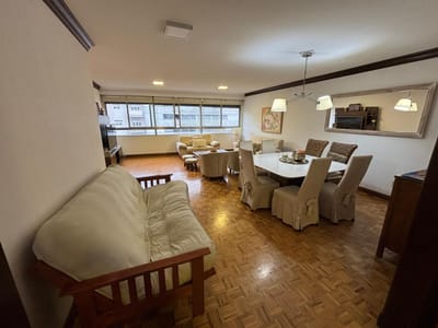 Apartamento de 143 m2 sobre Bv. España, uno por piso 3 dorm 3 baños, a pasos de la Rambla