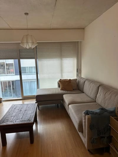 ALQUILER EN POCITOS, 1 DORMITORIO, PISO 3 POR ESCALERA, SEGURIDAD, AZOTEA Y LAVANDERIA