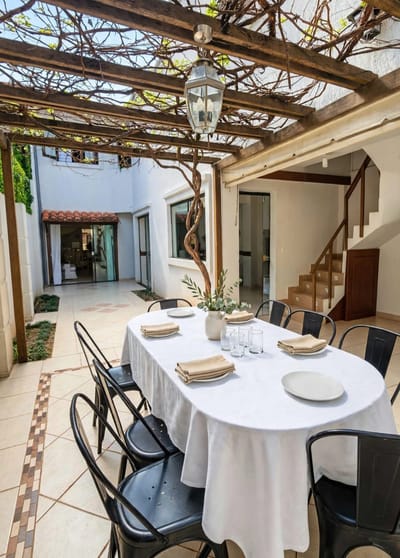 EN VENTA  HERMOSO Y AMPLIO DÚPLEX CON 4 DORMITORIOS + ÁREA DE SERVICIO COMPLETA EN MBURUCUYÁ‼️