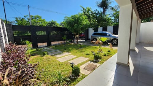 EN VENTA HERMOSA  CASA CON 4 DORMITORIOS + AREA DE SERVICIO EN SAN BERNARDINO