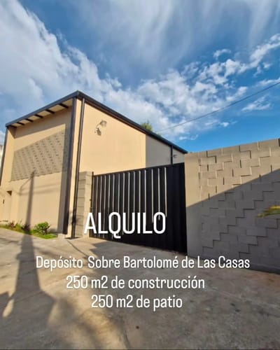 ALQUILO DEPÓSITO SOBRE BARTOLOMÉ DE LAS CASAS CON 250 M2 DE CONSTRUCCIÓN Y 250 M2 DE PATIO