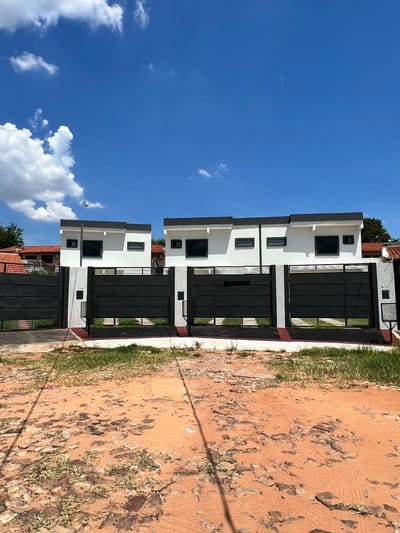 Duplex en Lambare zona Canal 13