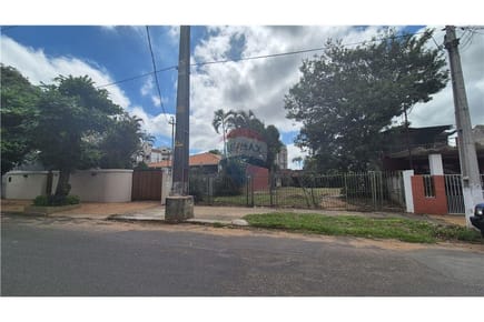 TERRENO EN YCUA SATI A PASOS DE PASEO LA GALERIA EN VENTA (646 M2)