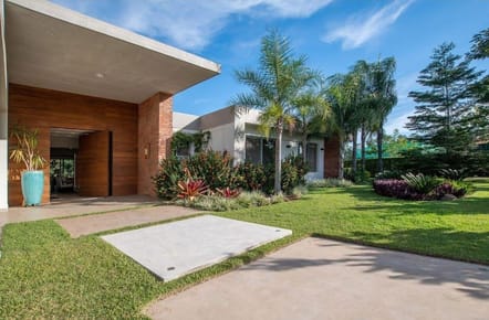 Amplia Casa Surubi'i en venta