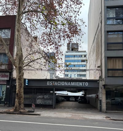 IMPORTANTE PREDIO EN CENTRO DE MONTEVIDEO