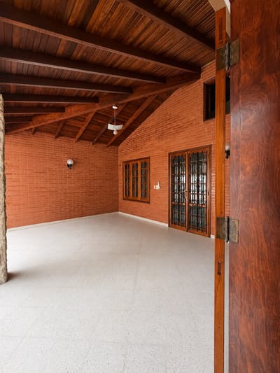 ALQUILER AMPLIA CASA- YKUA SATI ASUNCION