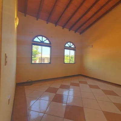 Vendo dúplex en Primer Barrio de Luque