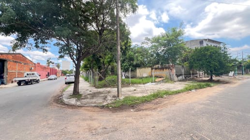 VENDO AMPLIO TERRENO EN ESQUINA EN SALVADOR DEL MUNDO