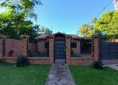 Casa en esquina en Luque Cañada Garay