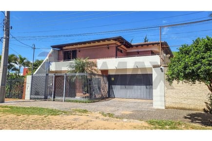 HERMOSA CASA DE 4 DORM. + OFICINA EN BARRIO SAN MIGUEL - SAN LORENZO