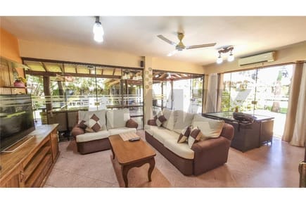 AMPLIA CASA DE 4 HABITACIONES + OFICINA EN SAN MIGUEL - SAN LORENZO EN VENTA