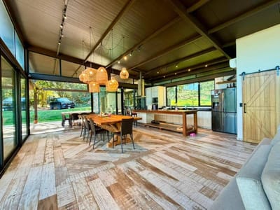 Vendo casa de 5 dormitorios en terreno de 8.7 hectáreas - San Bernardino