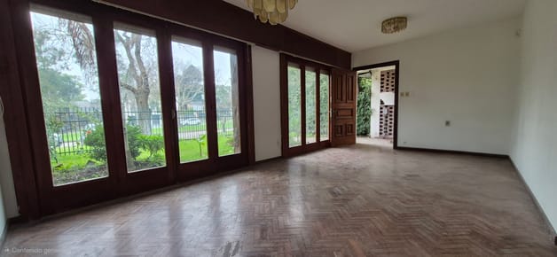 Alquilo casa en Carrasco, ideal empresa. (Harwood)
