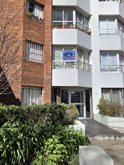 Vendo apartamento 2dorm al frente, Ascensor A 4 del Shopping Si Banco Pocitos