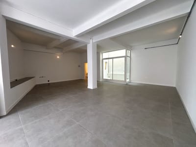 Alquiler de local comercial a estrenar sobre calle Pablo de María, en su mejor ubicación.