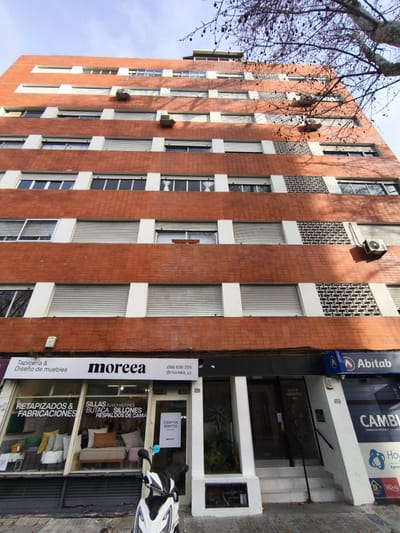 Amplio y luminoso apartamento de 2 dormitorios  con frente a  Mac Eachen.