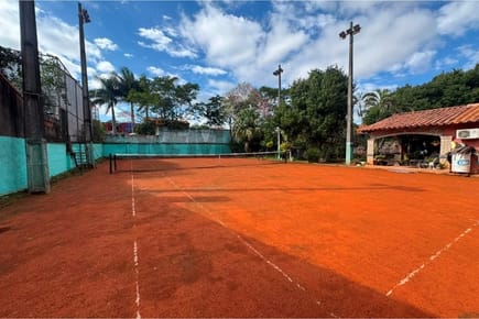 AMPLIO TERRENO DE 1.300 M2 EN ZONA CIT - LUQUE EN VENTA