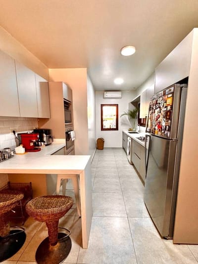 En venta casa con 4 dormitorios en suite - Barrio San Jorge - Asunción