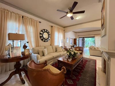 EN VENTA CASA DE 4 DORMITORIOS EN ZONA BARRIO FELICIDAD - LAMBARÉ