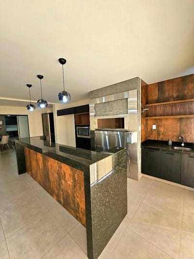 CASA REMODELADA EN VENTA PARA OFICINA O VIVIENDA EN EL BARRIO YCUA SATI