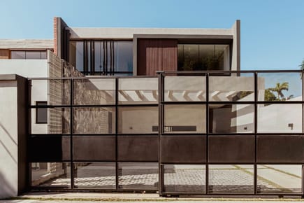 En Venta - Casa moderna de cuatro dormitorios a estrenar en barrio Mburucuyá