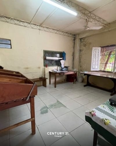 Vendo 2 terrenos juntos en esquina con tinglados y panadería en funcionamiento