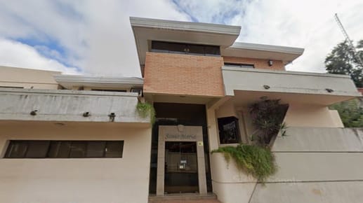 CONSULTORIO DISPONIBLE EN CLINICA SANTA MARIA