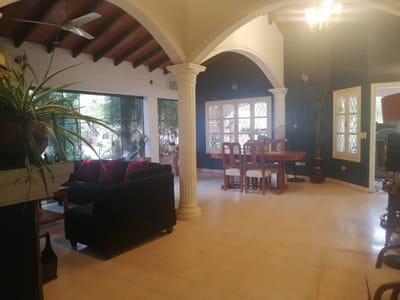 VENDO CASA EN SAN LORENZO CON PISCINA Y AMPLIO JARDIN