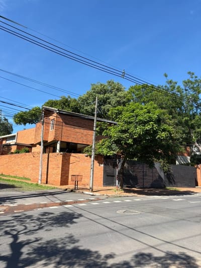 CASA EN BARRIO MBURUCUYA ASUNCION