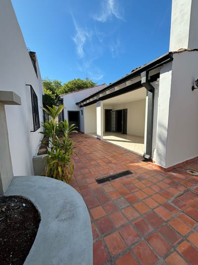 Exclusiva Casa Renovada en Venta en el Corazón de Asunción - Barrio La Encarnación