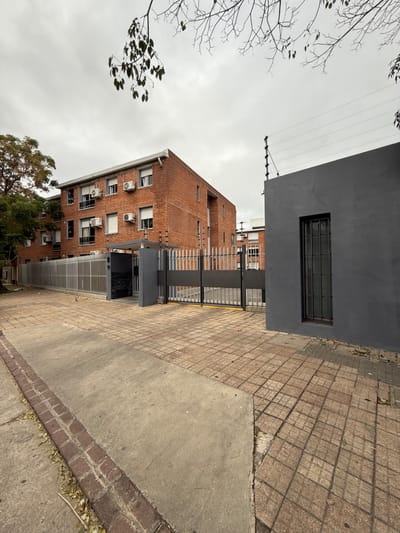 Vendo hermoso apto de 3dorm y cochera próx Bulevar Artigas y Suárez