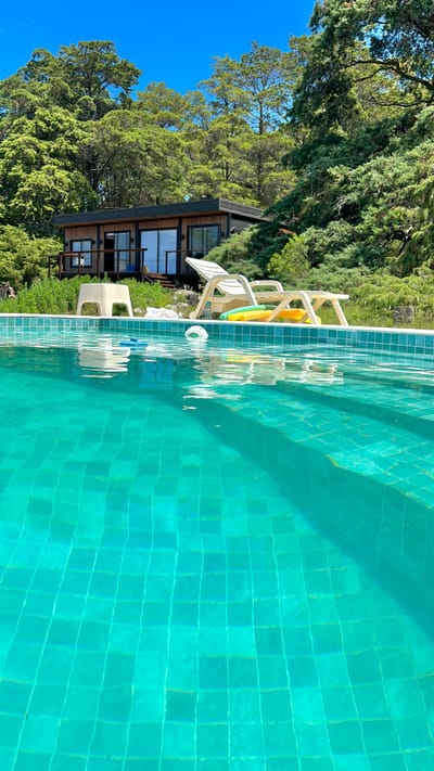 EXCLUSIVO: Complejo Turístico Consolidado en Villa Serrana Las Cumbres || 2 Propiedades Terreno 5.000 m2 Piscina Rentabilidad Funcionando