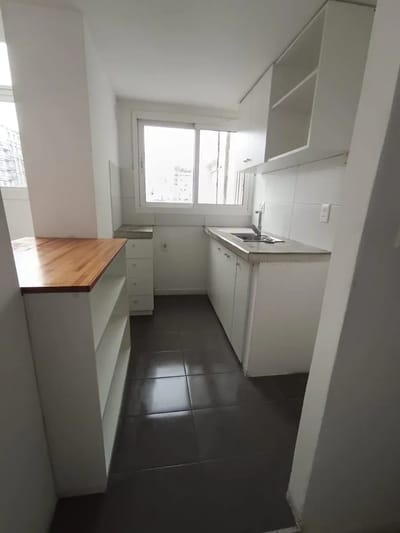 Alquiler De Apartamento De 2 Dormitorios En Cordon, Buen Estado, Bajos Gastos Comunes.
