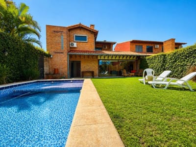 ALQUILO: Exclusiva Residencia de Lujo en Luque, Ideal para el Confort y la Elegancia. 52792
