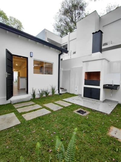 Alquilo Casa a Estrenar con patio en Bo.Mburicao.