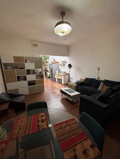 ALQUILER EN PUNTA CARRETAS MONO AMBIENTE EN PLANTA BAJA, COCINA SEMI DEFINDA, CLARABOYA, GASTOS INCLUIDOS