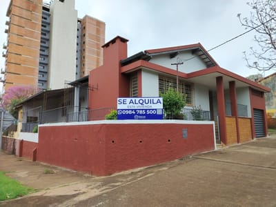 Alquilo hermosa casa con excelente ubicación en Encarnación (a metros de la costanera)