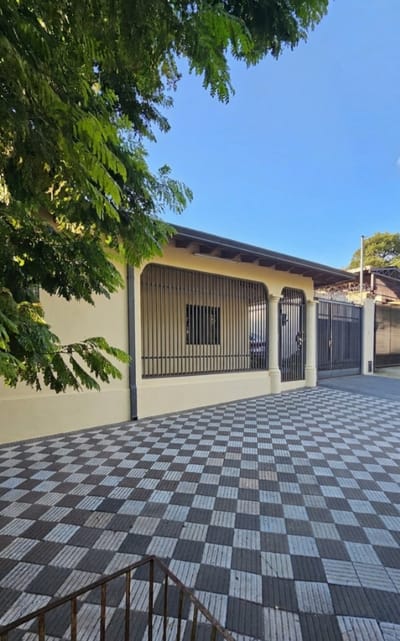 Venta de casa casa a Refaccionar en barrio Sajonia