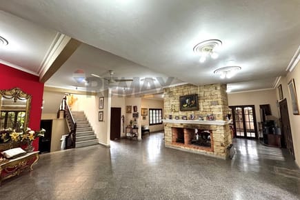 AMPLIA CASA SEMI AMOBLADA EN SAN BERNARDINO EN VENTA