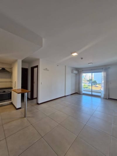 *ALQUILO AMPLIO DEPARTAMENTO DE 1 DORMITORIO A CUADRAS DEL SHOPPING DEL SOL*