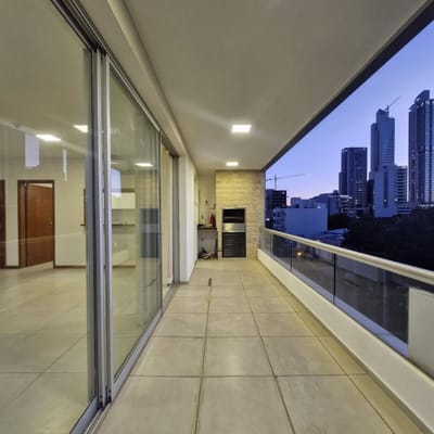 VENDO DEPARTAMENTO DE 2 DORMITORIOS Y 2 COCHERAS, ZONA SHOPPING DEL SOL!! 4to piso 80 m2
