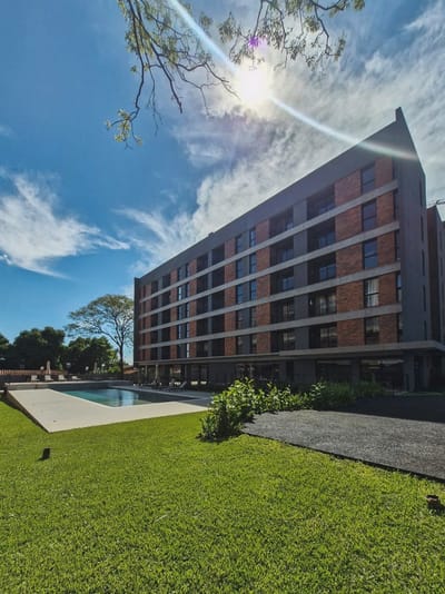 VENDO DEPARTAMENTO 1 DORMITORIO, CON COCHERA EN LUQUE, ZONA CIT!! ENTREGA $45.000  Y 114 CUOTAS DE $ 650